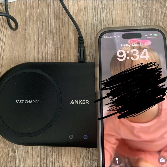 Anker Dual Fast Wireless Charger in Black - Picture 11 of 11